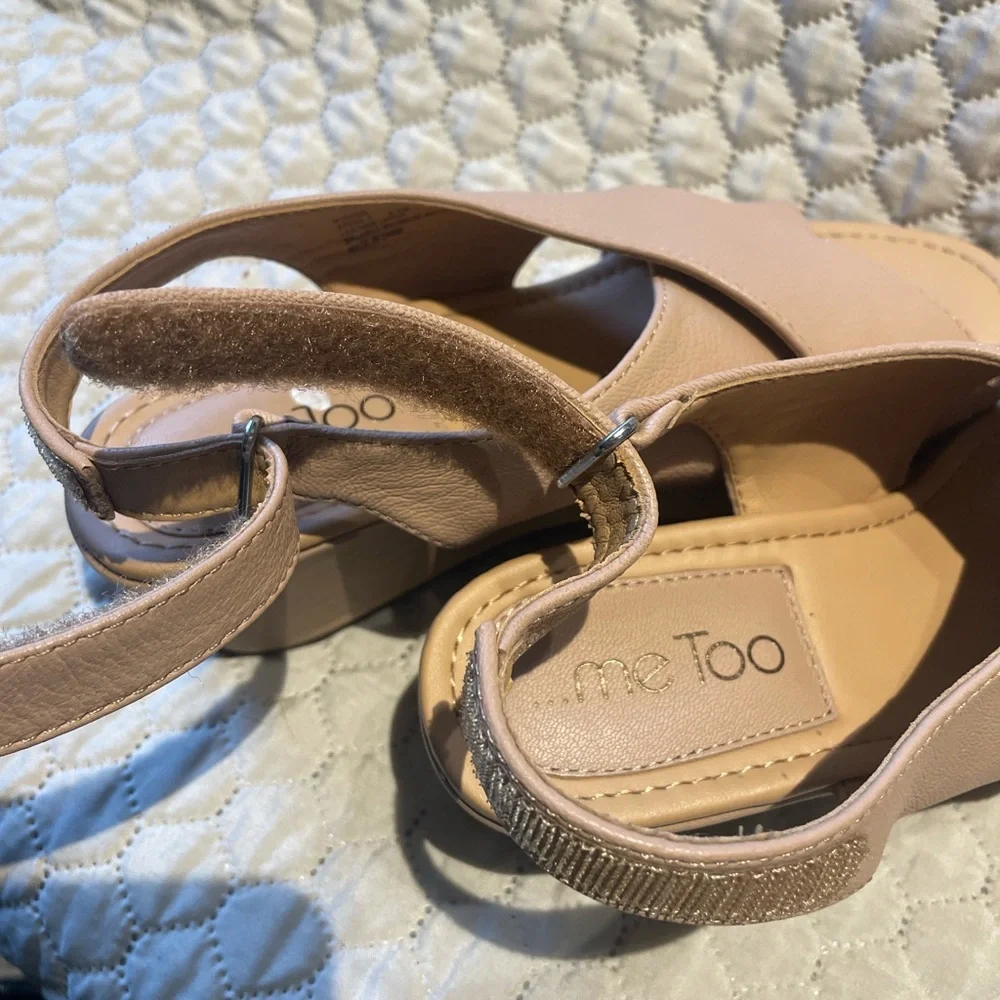 me too chic tan